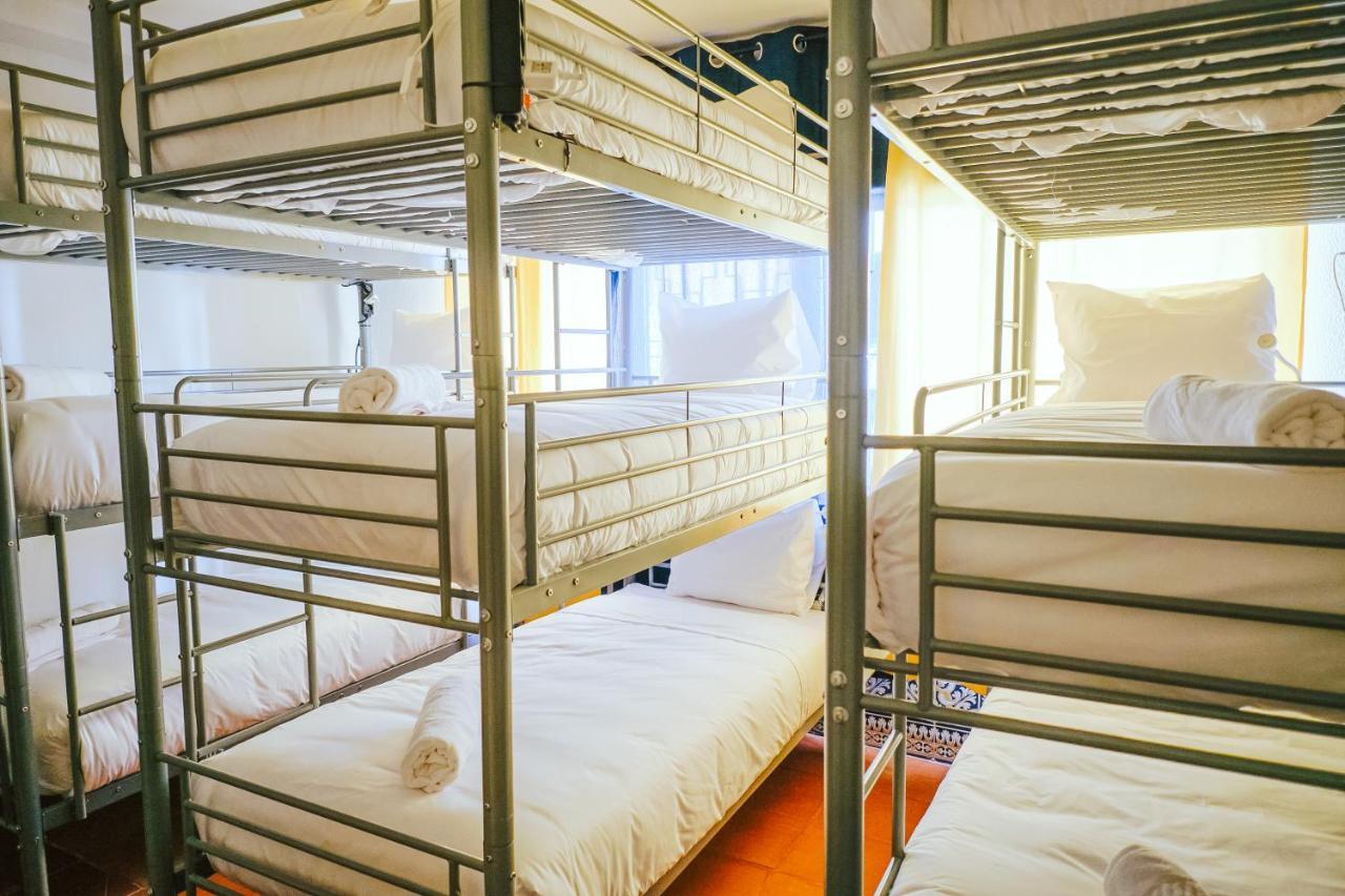 Help Yourself - Restelo Albergue Lisboa
