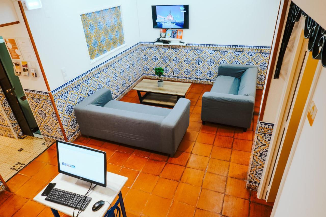 Help Yourself - Restelo Albergue Lisboa